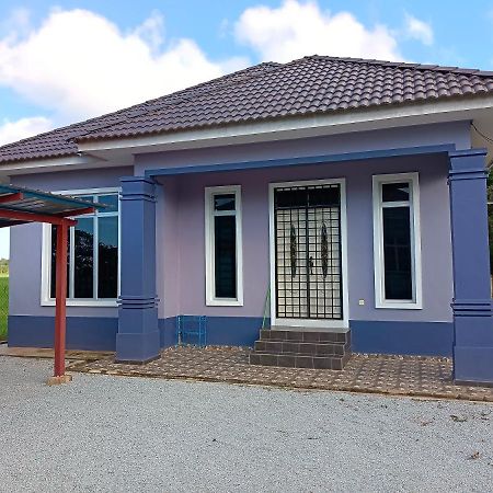 Ummi'S Homestay Kuala Besut Kampong Baru Екстер'єр фото