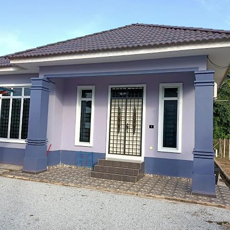 Ummi'S Homestay Kuala Besut Kampong Baru Екстер'єр фото