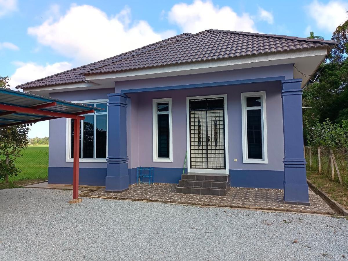 Ummi'S Homestay Kuala Besut Kampong Baru Екстер'єр фото