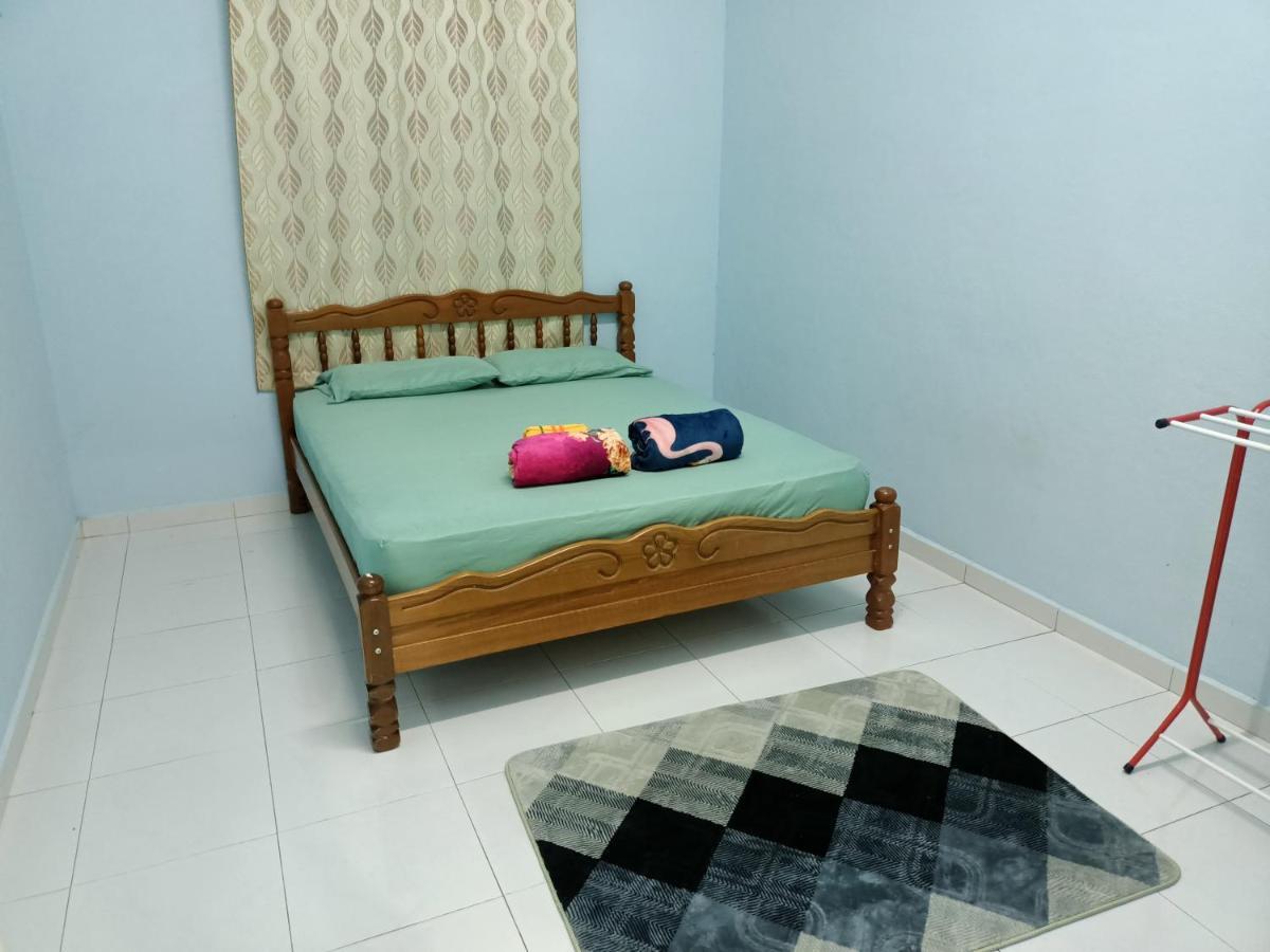 Ummi'S Homestay Kuala Besut Kampong Baru Екстер'єр фото