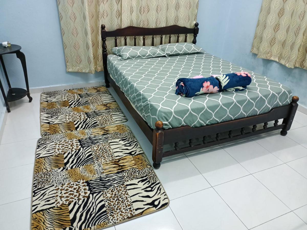 Ummi'S Homestay Kuala Besut Kampong Baru Екстер'єр фото