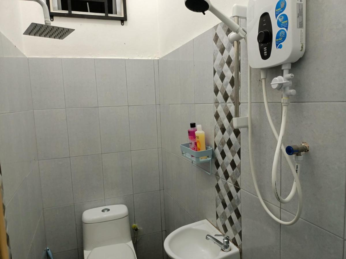 Ummi'S Homestay Kuala Besut Kampong Baru Екстер'єр фото