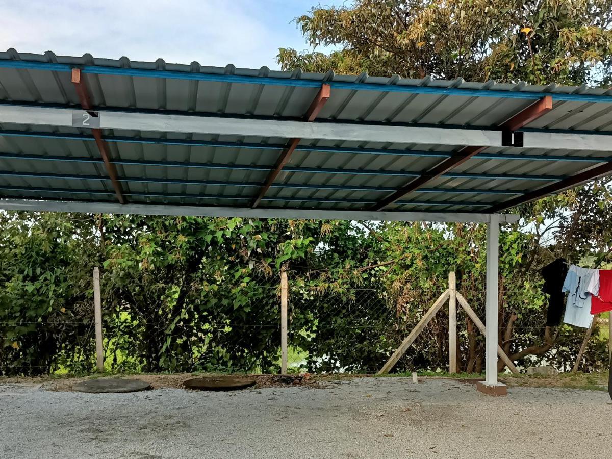 Ummi'S Homestay Kuala Besut Kampong Baru Екстер'єр фото